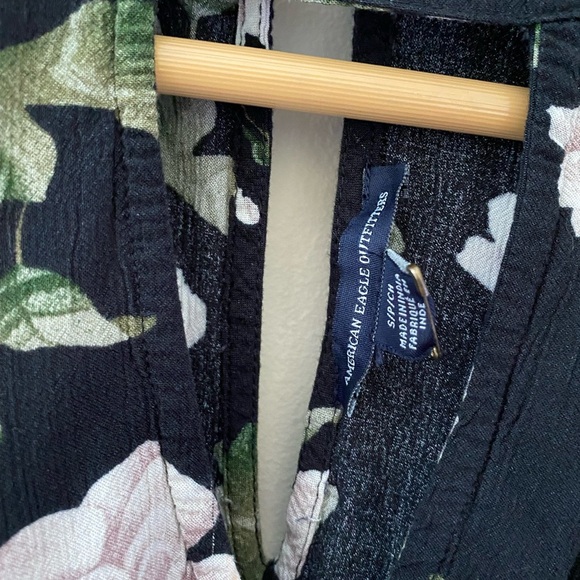 Women’s American Eagle Outfitters Black Floral Cold Shoulder Dress Size Small - Picture 5 of 6